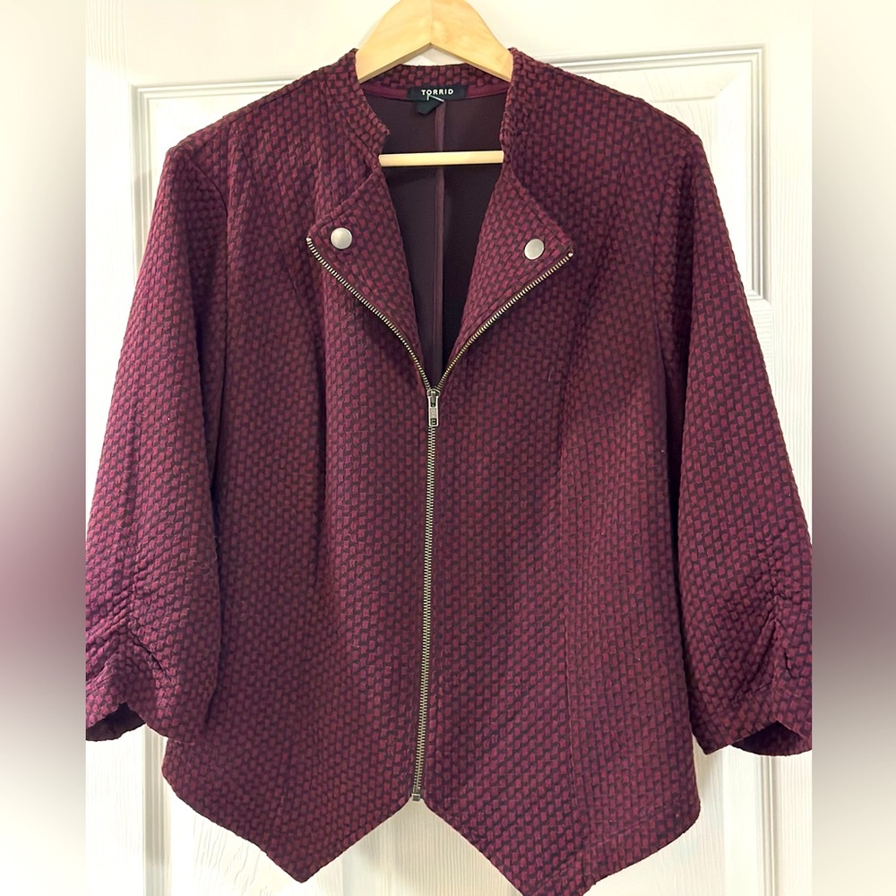 Torrid Size 2 Zip Up Jacquard Knit Blazer with Mandrin Collar and 3/4 sleeves